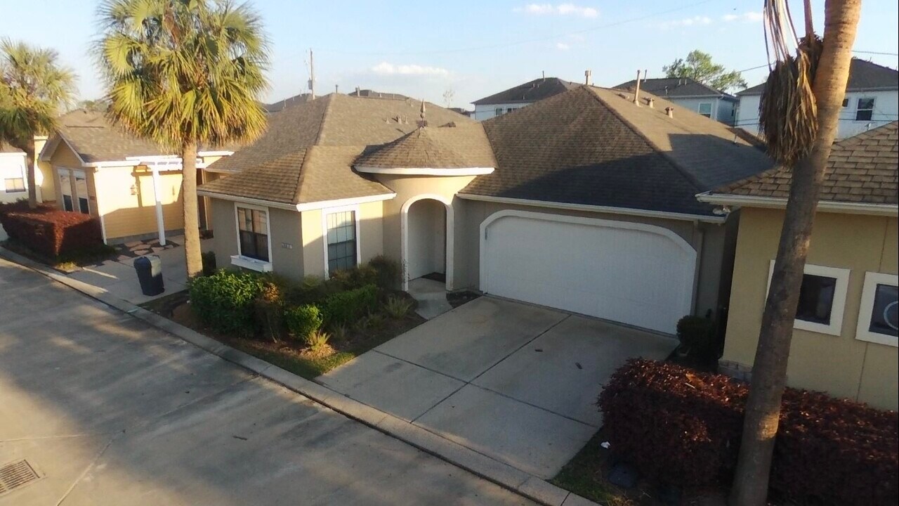 6057 Yale St in Houston, TX - Building Photo