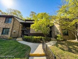 174 Amberly Dr in Englishtown, NJ - Building Photo