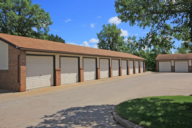 Gatewood Park in Bemidji, MN - Foto de edificio - Building Photo