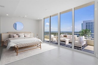 555 NE 34th St in Miami, FL - Building Photo - Building Photo