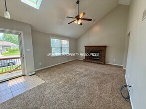 2421 NE Carousel Cir in Lee's Summit, MO - Building Photo - Building Photo