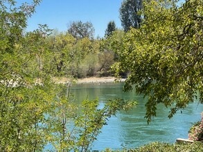 5939 Riverside Dr in Redding, CA - Building Photo - Building Photo
