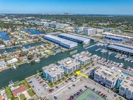 4902 38th Way S in St. Petersburg, FL - Building Photo