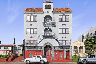 5452 Bancroft Ave in Oakland, CA - Foto de edificio - Primary Photo