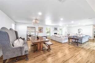 5837 Clendenin Ave in Dallas, TX - Building Photo