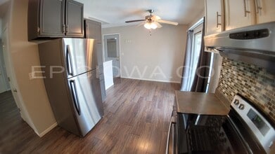 5808 Underwood Ave SW in Cedar Rapids, IA - Building Photo - Building Photo