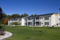 Pine Meadow Village Apartments in Alpena, MI - Foto de edificio - Building Photo