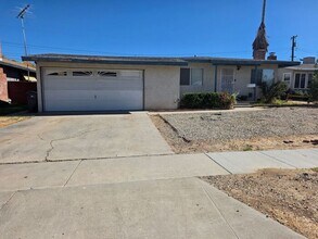 44302 Kirkland Ave in Lancaster, CA - Building Photo - Building Photo