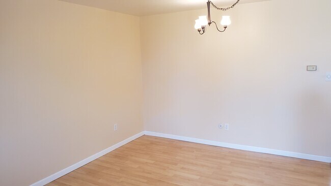 918 S Logan St, Unit 202 in Denver, CO - Building Photo - Building Photo