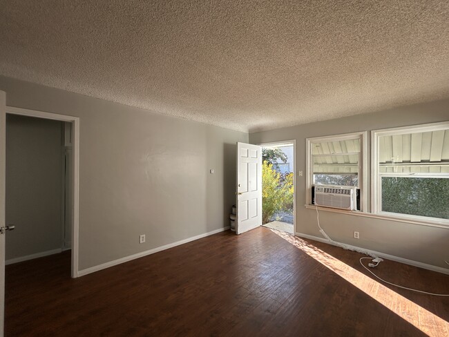 14210 Sylvan St, Unit 3 in Van Nuys, CA - Building Photo - Building Photo