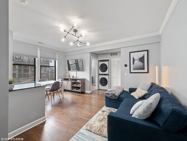 743 W Cornelia Ave in Chicago, IL - Building Photo - Building Photo