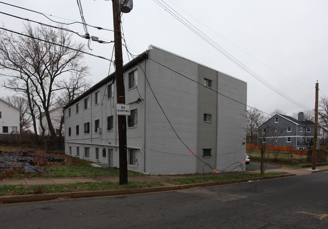 4921 Call Place SE Apartment Homes in Washington, DC - Foto de edificio - Building Photo