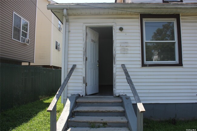 185 S Franklin St in Hempstead, NY - Building Photo - Building Photo