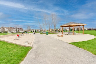 3241 Pensbury Ct in Aurora, IL - Building Photo - Building Photo