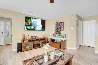 3949 N Rhine Way in Las Vegas, NV - Building Photo - Building Photo