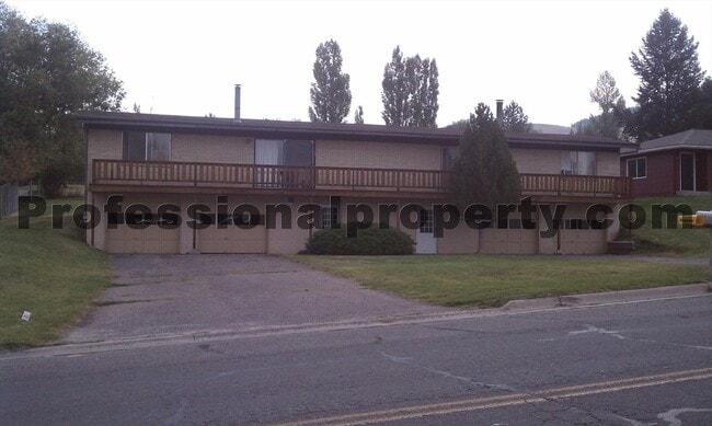 property at 816-818 Whitaker Dr
