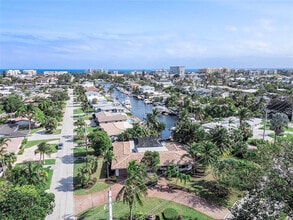 556 SE 15th Ave in Deerfield Beach, FL - Building Photo - Building Photo