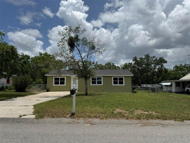 2549 Olive Ave in Lake Wales, FL - Building Photo - Building Photo