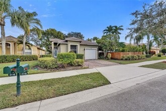4118 Sapphire Terrace in Weston, FL - Building Photo - Building Photo