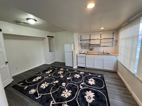 Farris Apartments in Reno, NV - Building Photo - Interior Photo