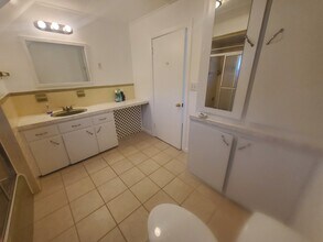 4656 Acushnet Ave, Unit 2nd Floor- 2 BR Apt. in New Bedford, MA - Foto de edificio - Building Photo