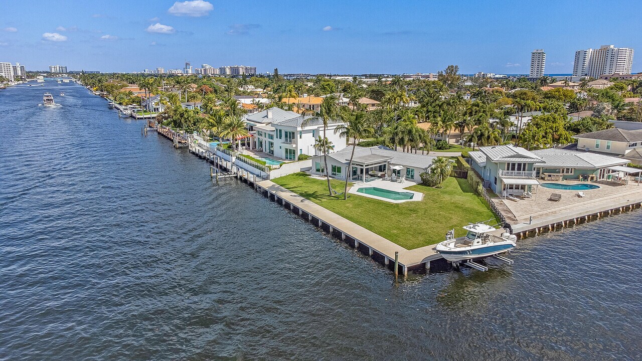 35 Castle Harbor Isle Dr in Fort Lauderdale, FL - Building Photo