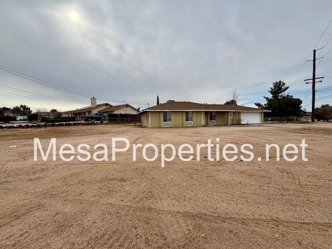 9006 Pecan Ave in Hesperia, CA - Building Photo - Building Photo