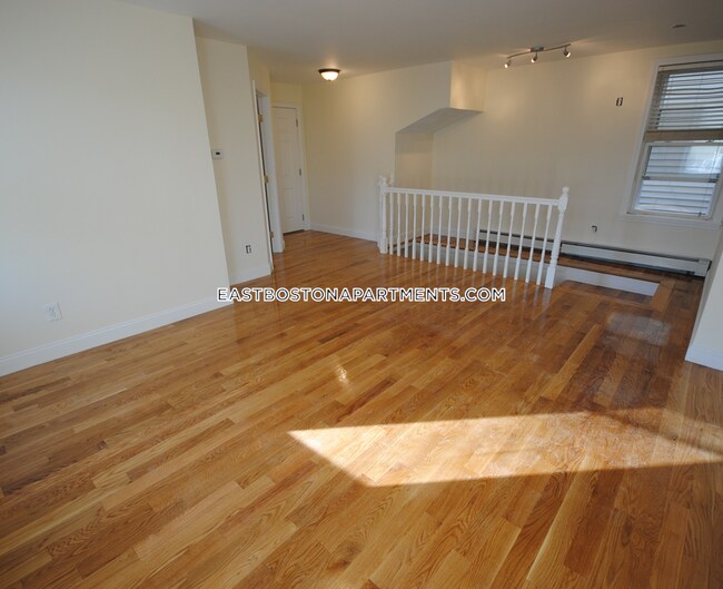 30 Wordsworth St, Unit 2 in Boston, MA - Building Photo - Building Photo