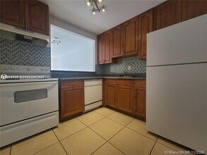 15225 NE 6th Ave in Miami, FL - Foto de edificio - Building Photo