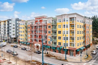 The Cleveland Condominiums in Redmond, WA - Foto de edificio - Building Photo