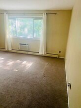 31831 Grand River Ave in Farmington, MI - Building Photo - Building Photo