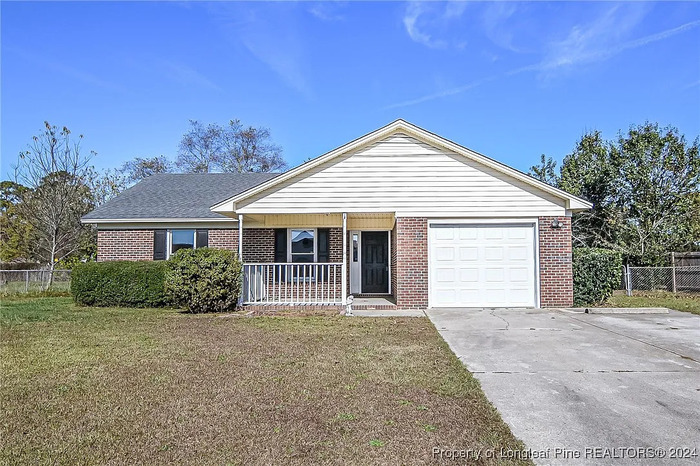 207 Sparrow Dr in Fayetteville, NC - Building Photo