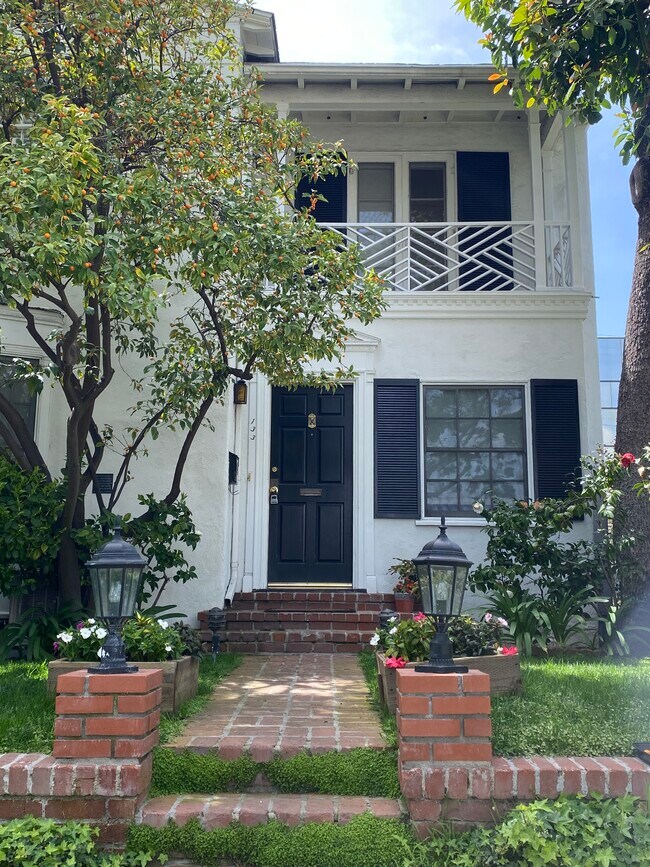 133 S Linden Dr Rentals in Beverly Hills, CA