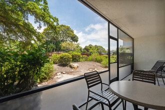 600 Neapolitan Way in Naples, FL - Building Photo - Building Photo