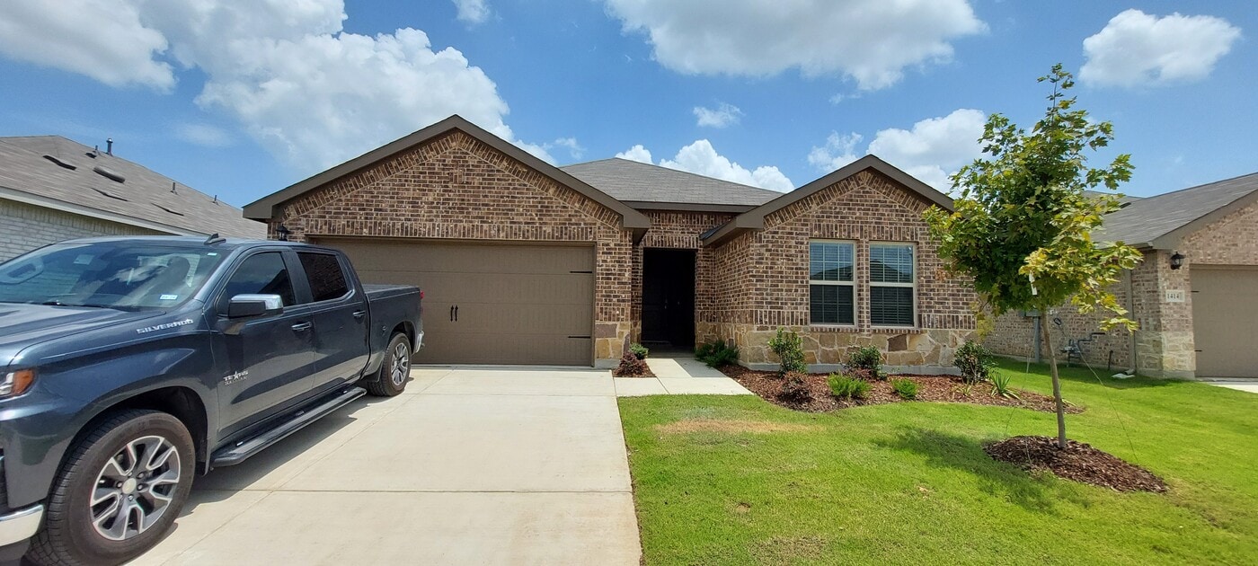 1418 Saddlehorn Dr in Denton, TX - Building Photo