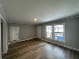 133 N Monroe St, Unit 9 in Merrill, OR - Building Photo