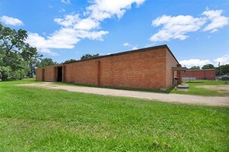 200 Motel Dr. in Alvin, TX - Building Photo - Building Photo