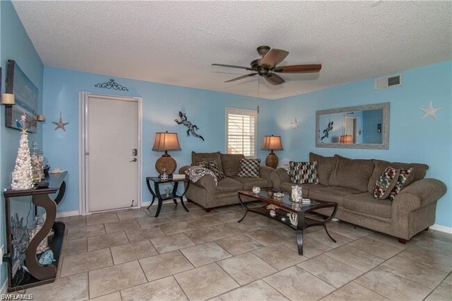 1400 Pompei Ln in Naples, FL - Foto de edificio - Building Photo