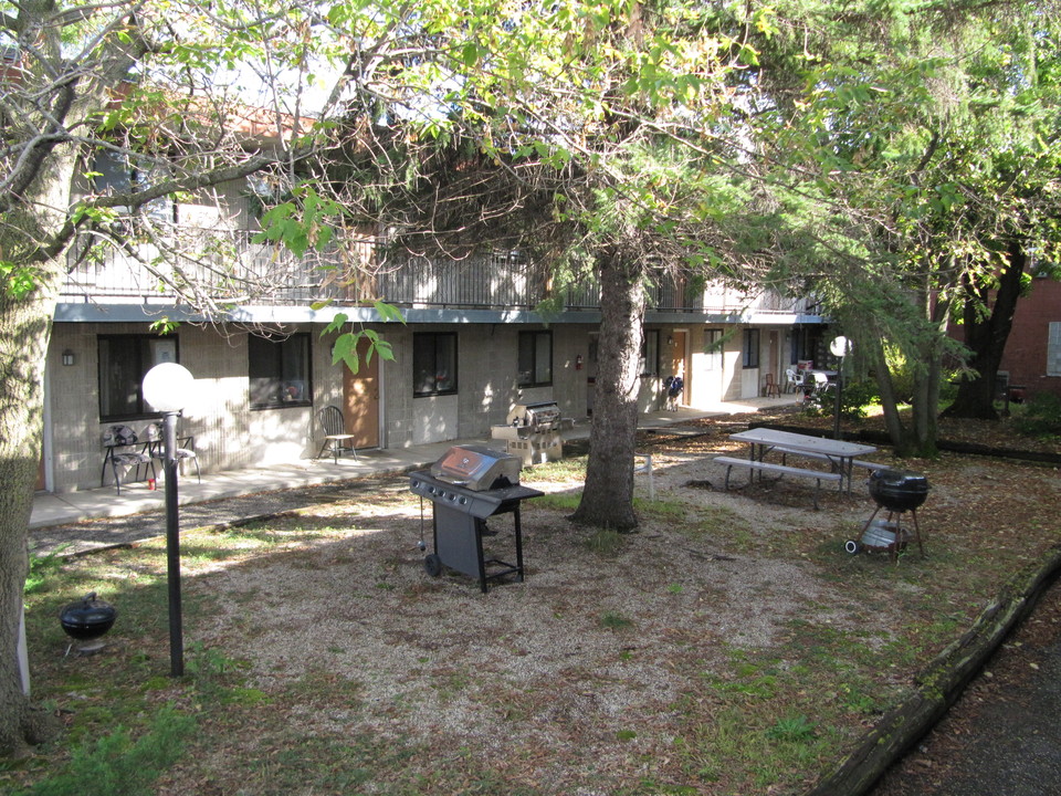 Courtyard Apartments in Owatonna, MN - Building Photo