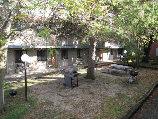 Courtyard Apartments