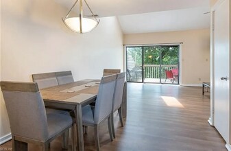 205 Misty Point Ln in Newport News, VA - Foto de edificio - Building Photo