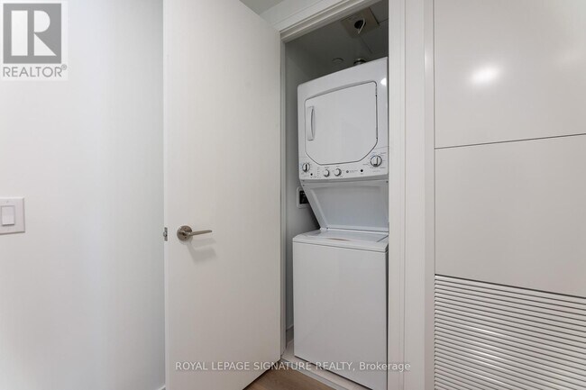 86 Dundas St W in Mississauga, ON - Building Photo - Building Photo