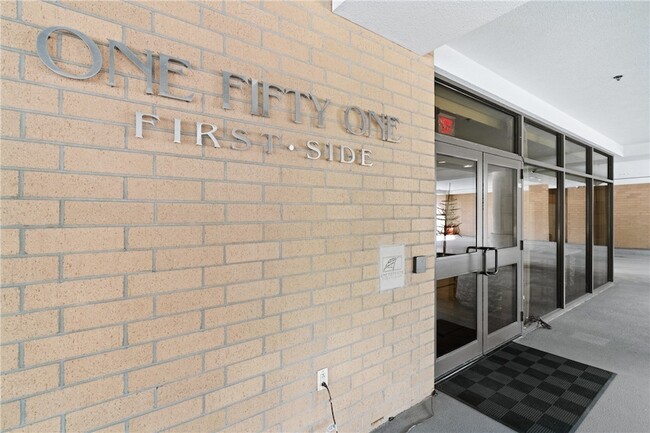 151 Fort Pitt Blvd in Pittsburgh, PA - Building Photo - Building Photo