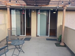 927 S Downey Pl, Unit 2-Bedroom Flat in Anaheim, CA - Building Photo - Building Photo