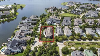 58 E Bay Blvd in The Woodlands, TX - Building Photo