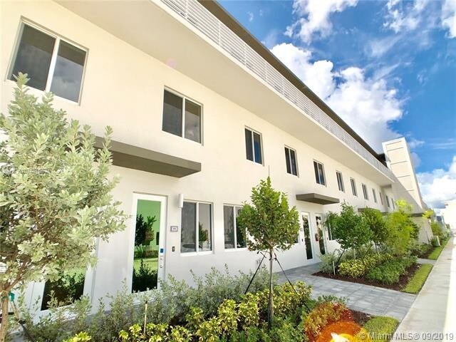 6416 NW 102nd Ct-Unit -102 in Doral, FL - Building Photo