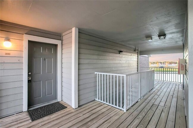 1400 Gandy Blvd N in St. Petersburg, FL - Foto de edificio - Building Photo