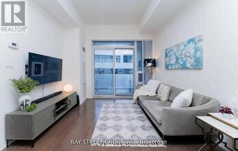 460 Adelaide St E in Toronto, ON - Building Photo - Building Photo