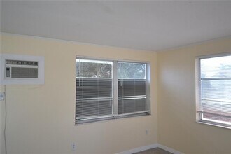 1351 Whitehall Ln in Holiday, FL - Building Photo - Building Photo
