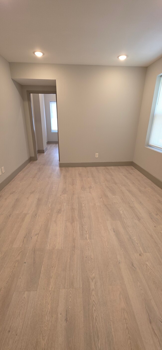 property at 533 N Belnord Ave
